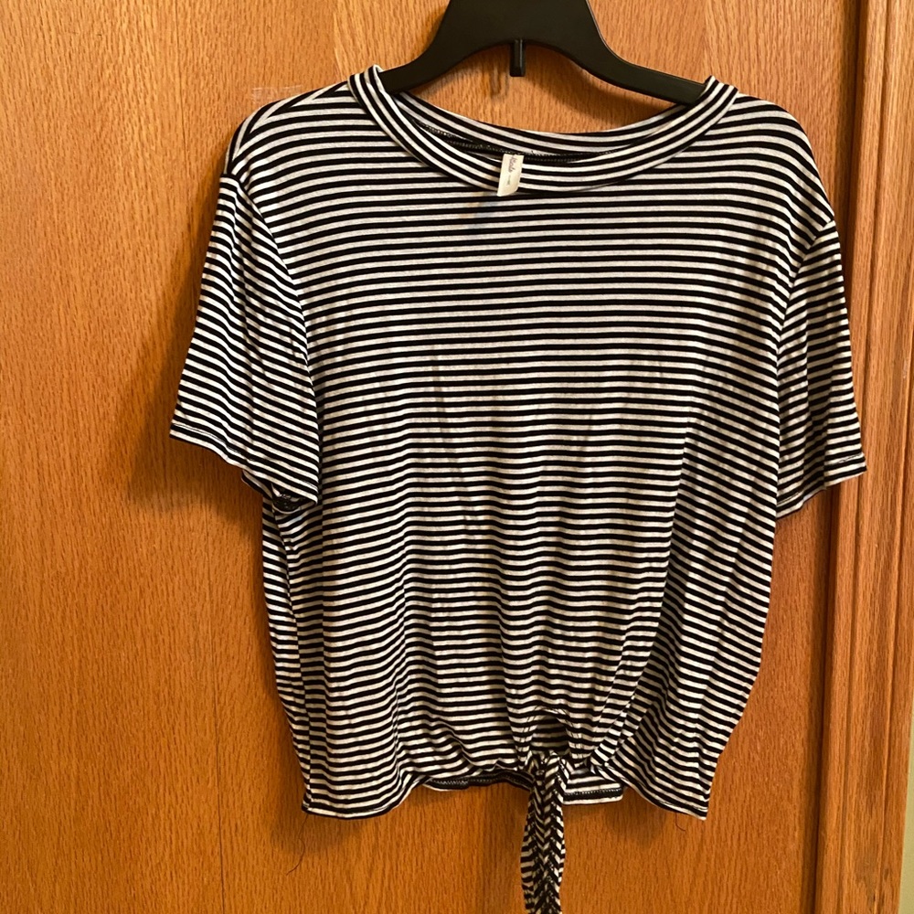 6/$25💗 Shirt